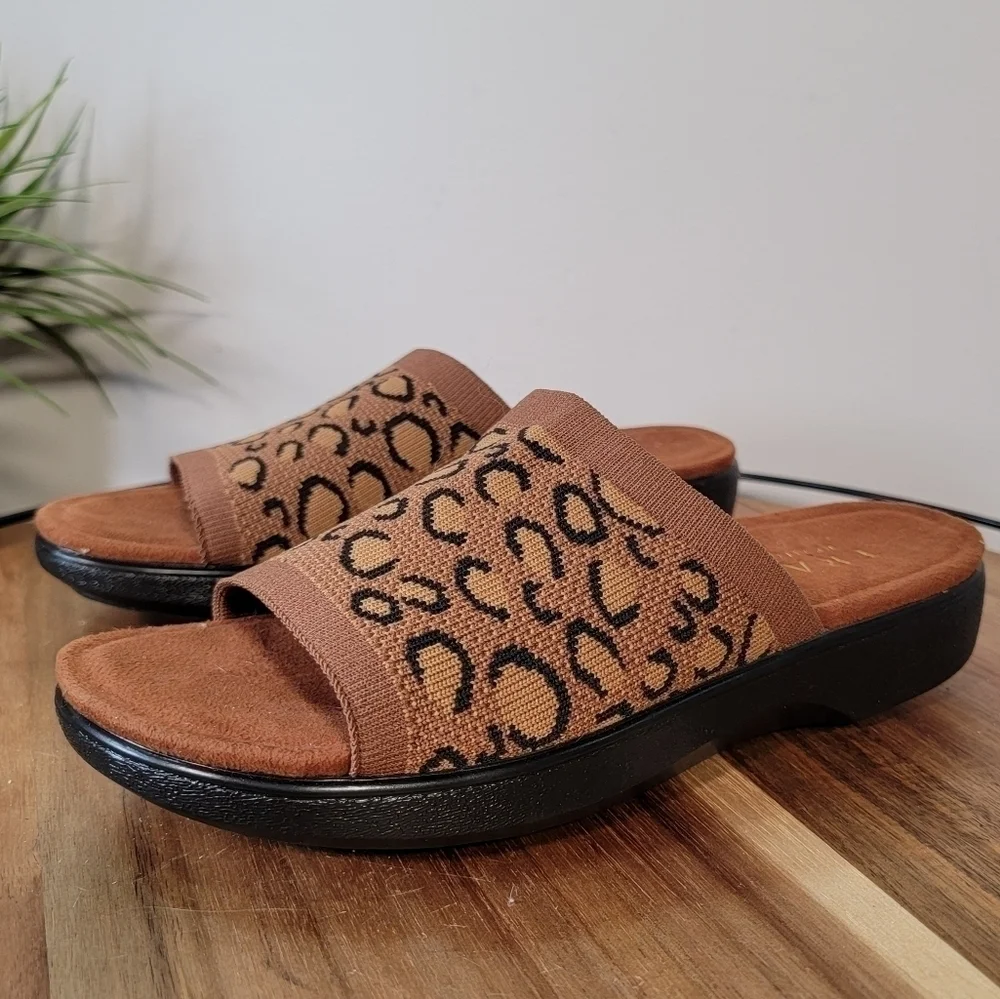 Traq by Alegria Leopard Knit Slide Sandals Comfy Size 36